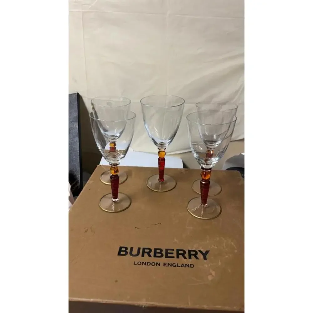 Set of 5 Handcrafted Amber Stem Wine Glasses‎ – 4 Matching + 1 Variant - Picture 3 of 16